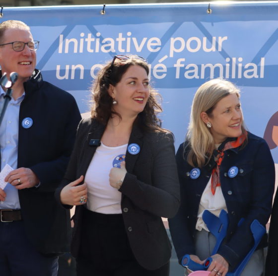 Parce que les mères, les pères et les enfants méritent mieux: on signe pour le congé parental!